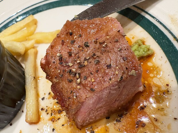 「想像よりはるかにデカい！」急増の行列店【マロリーポークステーキ】「1040円ランチ」お得すぎて驚き！の画像13