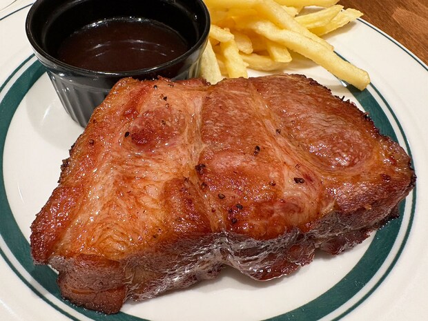 「想像よりはるかにデカい！」急増の行列店【マロリーポークステーキ】「1040円ランチ」お得すぎて驚き！の画像9