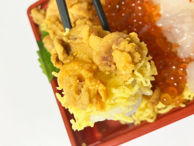 【角上魚類】海鮮だらけ「四色丼」が「なんて豪華！」1200円でうに、いくら、えび、ねぎとろ……とろける！の画像7