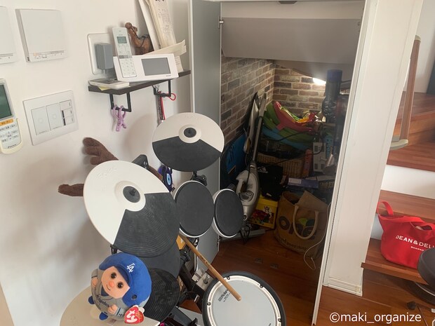 階段下の凸凹空間の画像1