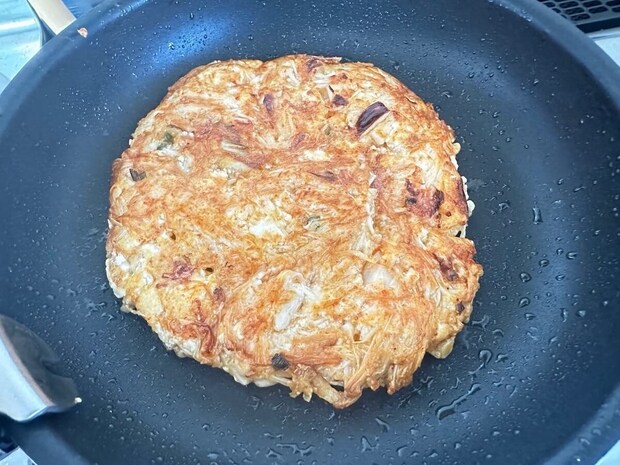 「マジで痩せそう！」【19kg痩せた えのキムチヂミ】作ったら、「ご飯も酒も進む！」ダイエットレシピだったの画像8