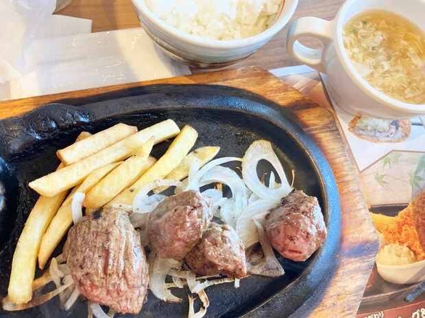 ＜入力中＞「これも無料！」【ブロンコビリー】誕生日サービス体験レポート、ケーキに刺さった花火に子ども大興奮！の画像10