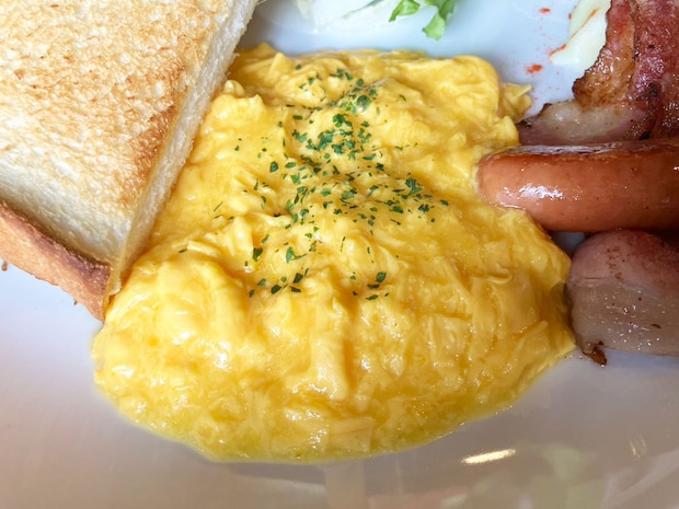 【びっくりドンキー】「880円モーニング」は“デカい”だけじゃない！トロットロの「完ぺきなスクランブルエッグ」に感動！の画像10