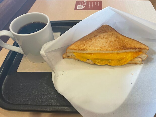 【ヴェローチェ】500円モーニング新作「トリュフ香る燻しベーコン＆エッグ」食べたら、朝からリッチすぎた！の画像1