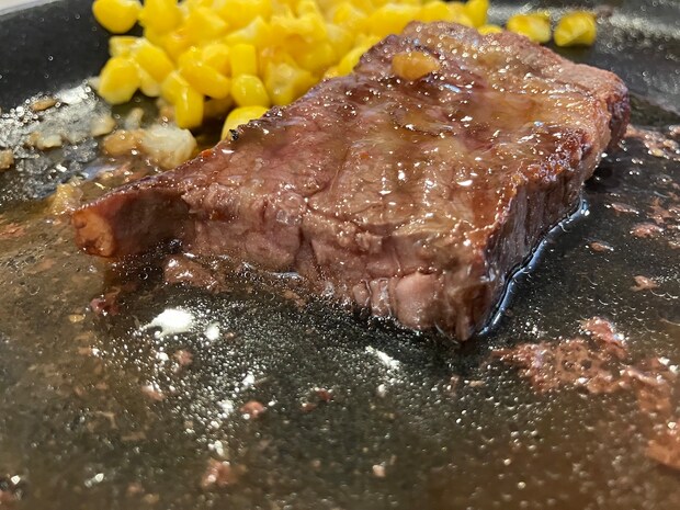 「これは白米必須で！」【サイゼリヤ】新メニュー1090円「ビーフステーキ」は「濃厚ソースが最高」の画像5