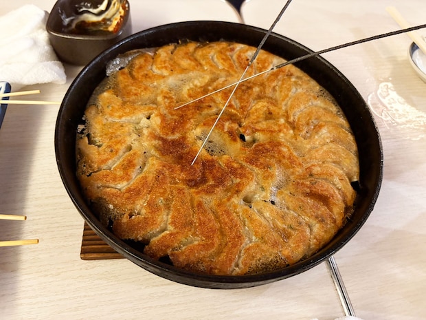 「42個の餃子が0円！」【博多劇場】3465円分の餃子を食べても「嘘みたいな会計」太っ腹すぎる！の画像9