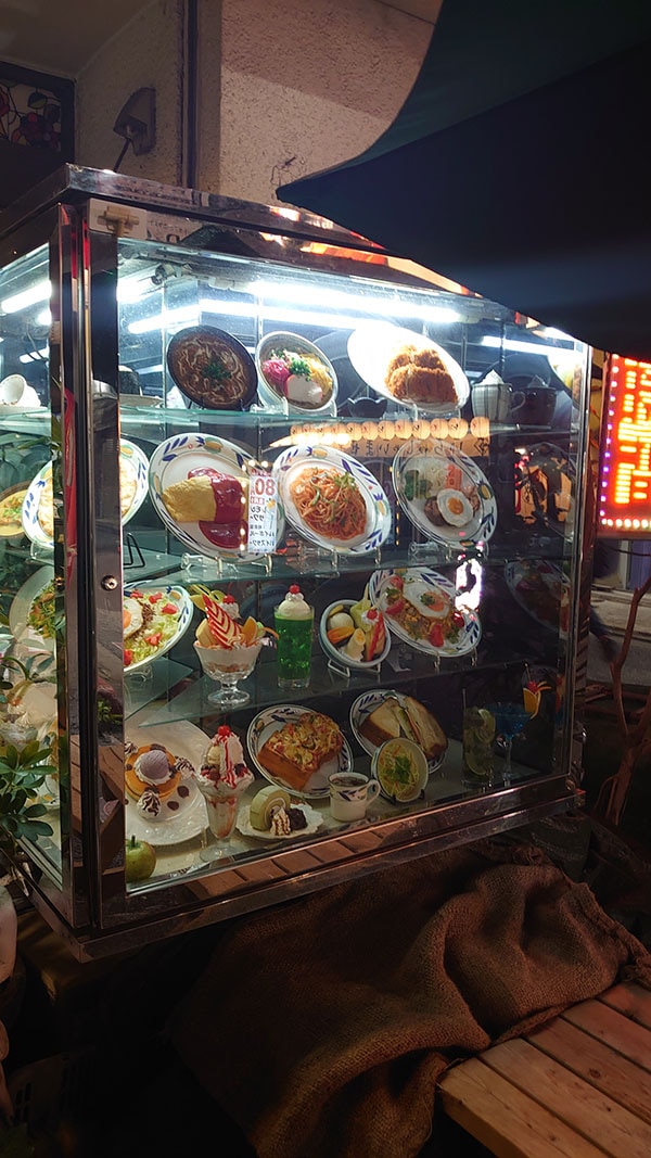 「24時間営業！」埼玉の老舗カフェ【伯爵邸】は「盛り」がスゴい！　980円「ナポリタン」ほか3品を実食の画像2