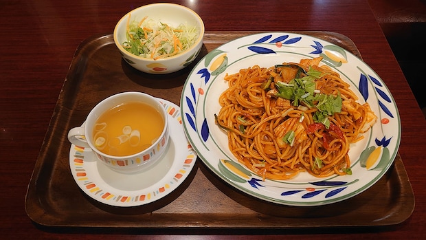 「24時間営業！」埼玉の老舗カフェ【伯爵邸】は「盛り」がスゴい！　980円「ナポリタン」ほか3品を実食の画像10