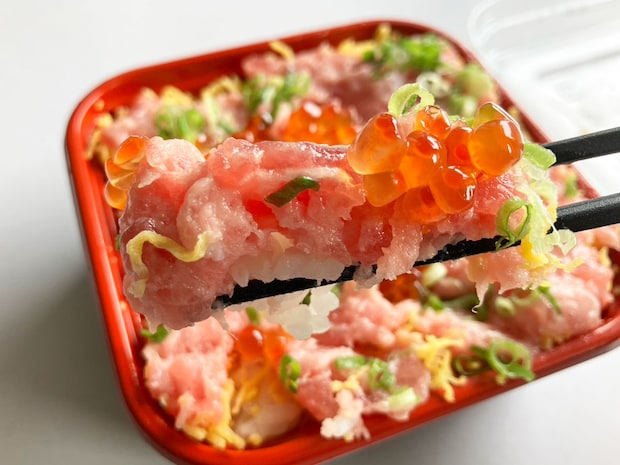 【角上魚類】600円で「いくらを口いっぱい頬張る幸せ！」永遠に食べていたい「いくら・ねぎとろ丼」の画像9