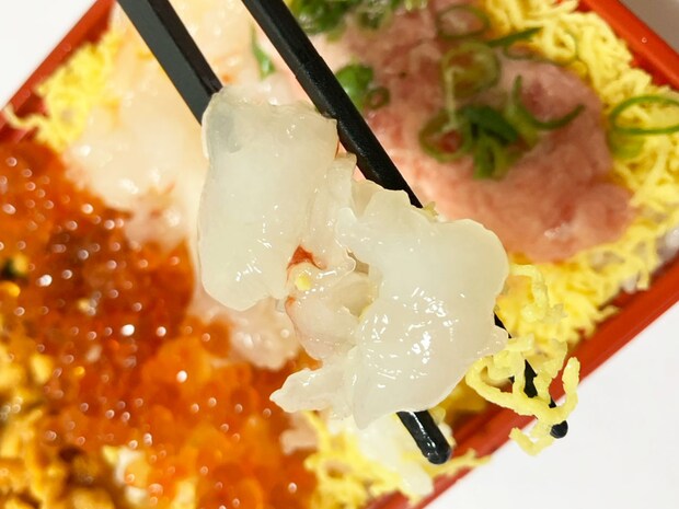 【角上魚類】海鮮だらけ「四色丼」が「なんて豪華！」1200円でうに、いくら、えび、ねぎとろ……とろける！の画像9
