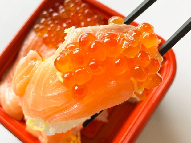 【角上魚類】700円「海鮮親子丼」プチプチはじけるいくらがたまらない！　「サーモンも厚くて大きい！」の画像7