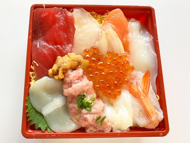 【角上魚類】950円「海鮮丼」多幸感がすごい！　うにやいくらなど10種類ドーン、太っ腹すぎる！の画像5