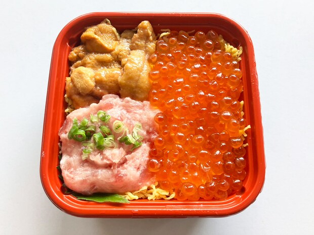 【角上魚類】海鮮だらけの900円「三色丼」うに、いくら、ねぎとろたっぷりでごはんが見えない！の画像4
