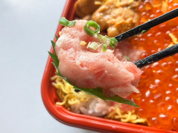 【角上魚類】海鮮だらけの900円「三色丼」うに、いくら、ねぎとろたっぷりでごはんが見えない！の画像9