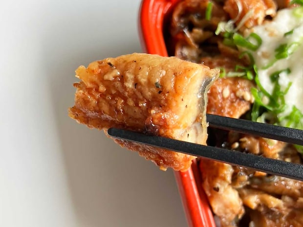 【角上魚類】600円なのに蒲焼たっぷり！ 「うなとろ丼」高コスパすぎて良心に脱帽の画像5