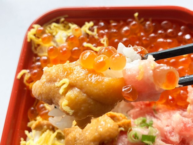 【角上魚類】海鮮だらけの900円「三色丼」うに、いくら、ねぎとろたっぷりでごはんが見えない！の画像10