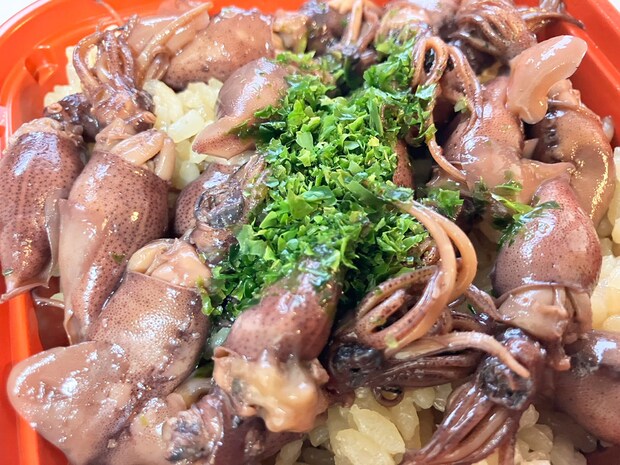 【角上魚類】380円「ホタルイカ飯」ご飯にぎっしり15杯！　濃厚な香りとハイコスパが最高！の画像5