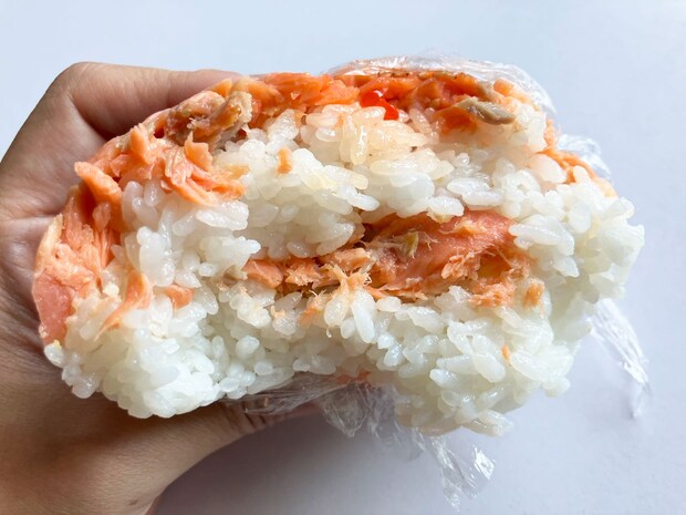 【角上魚類】450円新作おにぎり、「史上最高傑作」！ 銀鮭西京焼＆すじこたっぷりで「まったり濃厚」おいしいがすぎる！の画像12