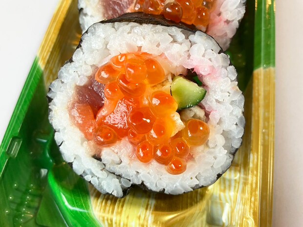 【角上魚類】超人気の800円「海鮮太巻」の中身は？　いくらたっぷり、具が10種類で幸せすぎる逸品の画像7