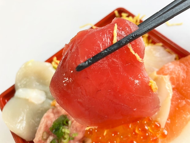 【角上魚類】950円「海鮮丼」多幸感がすごい！　うにやいくらなど10種類ドーン、太っ腹すぎる！の画像8