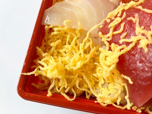 【角上魚類】950円「海鮮丼」多幸感がすごい！　うにやいくらなど10種類ドーン、太っ腹すぎる！の画像6