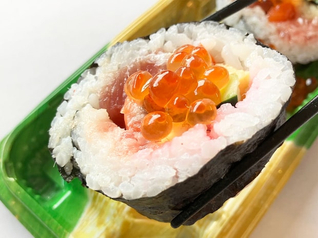 【角上魚類】超人気の800円「海鮮太巻」の中身は？　いくらたっぷり、具が10種類で幸せすぎる逸品の画像8