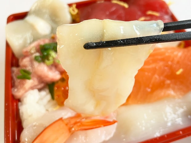 【角上魚類】950円「海鮮丼」多幸感がすごい！　うにやいくらなど10種類ドーン、太っ腹すぎる！の画像12