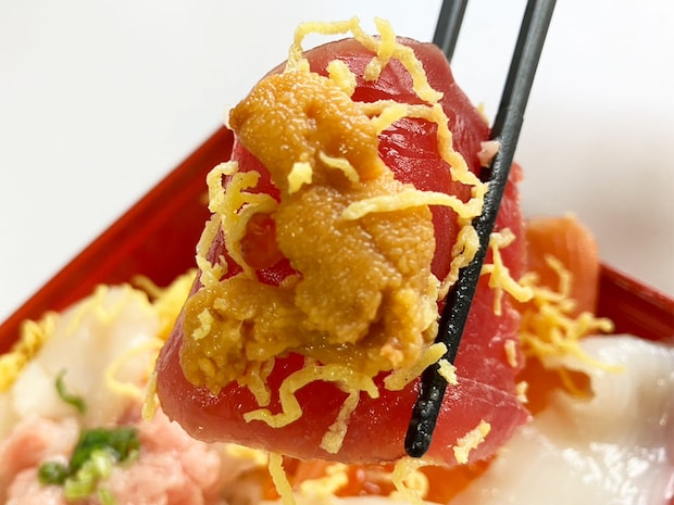 【角上魚類】950円「海鮮丼」多幸感がすごい！　うにやいくらなど10種類ドーン、太っ腹すぎる！の画像16