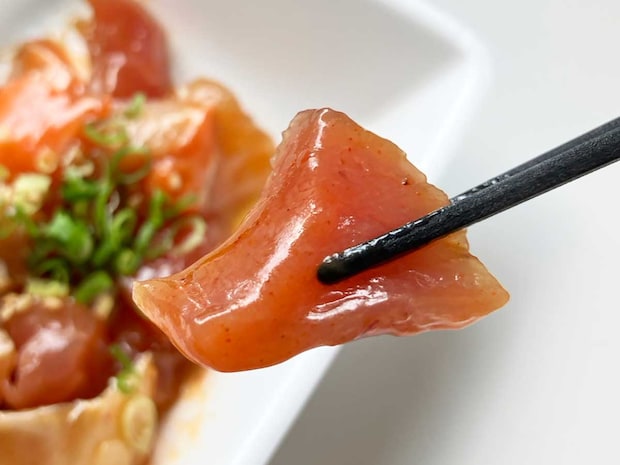 【角上魚類】312円「海鮮だらけのユッケ」韓国風の味付けが最高！　刺身がゴロゴロでかい！の画像7