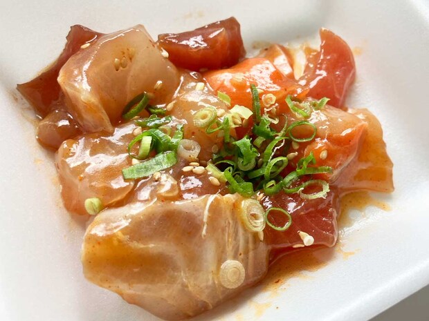 【角上魚類】312円「海鮮だらけのユッケ」韓国風の味付けが最高！　刺身がゴロゴロでかい！の画像6