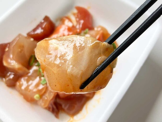 【角上魚類】312円「海鮮だらけのユッケ」韓国風の味付けが最高！　刺身がゴロゴロでかい！の画像8