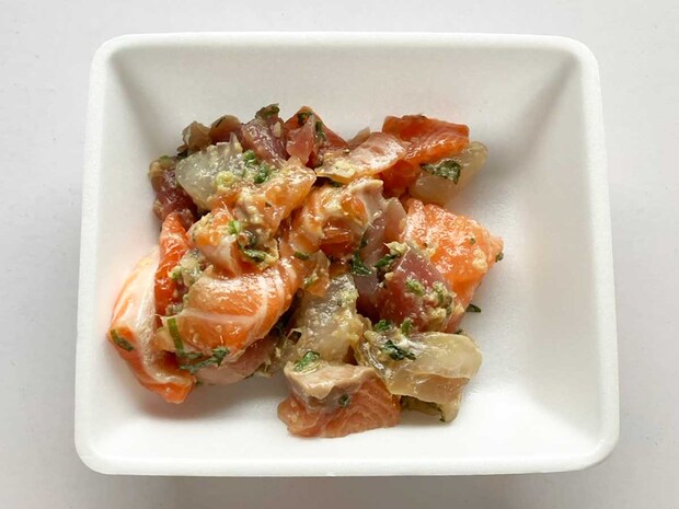 【角上魚類】400円「海鮮なめろう」普通とは違う！　魚が「ぶつ切り」で食べ応えが十分！の画像4