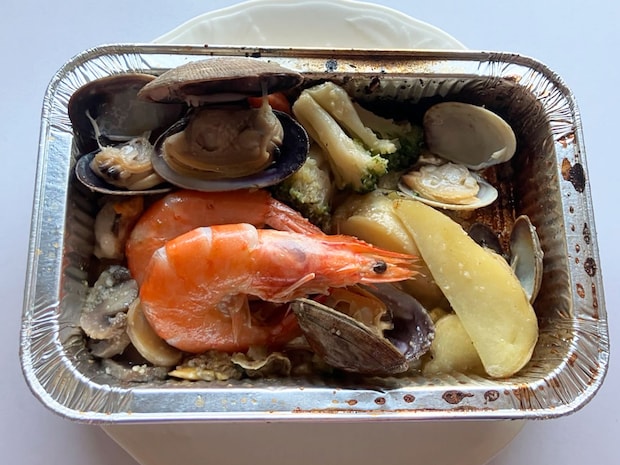 【角上魚類】海鮮だらけの「580円アヒージョセット」が豪華！　有頭えびなど具材8種の内容は？の画像8