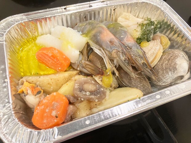 【角上魚類】海鮮だらけの「580円アヒージョセット」が豪華！　有頭えびなど具材8種の内容は？の画像6