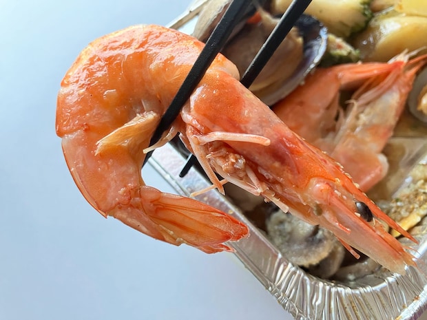 【角上魚類】海鮮だらけの「580円アヒージョセット」が豪華！　有頭えびなど具材8種の内容は？の画像9