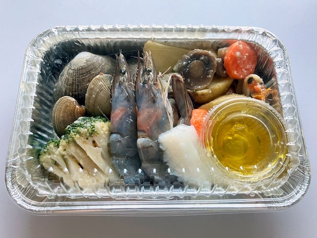 【角上魚類】海鮮だらけの「580円アヒージョセット」が豪華！　有頭えびなど具材8種の内容は？の画像4