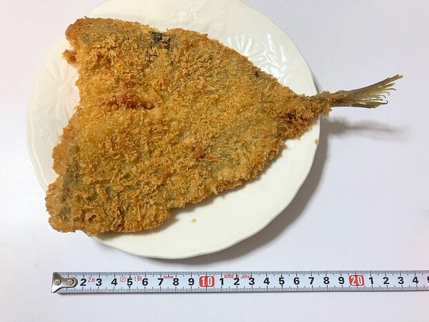 【角上魚類】名物450円「アジフライ」に感動！　“巨大サイズ”でずっしり感がたまらない　の画像2