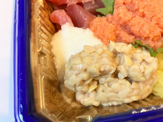 ＜校正中＞【角上魚類】お酒飲むなら500円「海鮮ばくだん」買ってみて！　まぐろ＆サーモンと明太子のハーモニーが最高の画像8