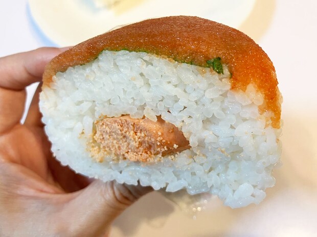 【角上魚類】300円「角上明太子おにぎり」はコスパ最高レベル！　中に隠れたサプライズ具材がうれしい！の画像5