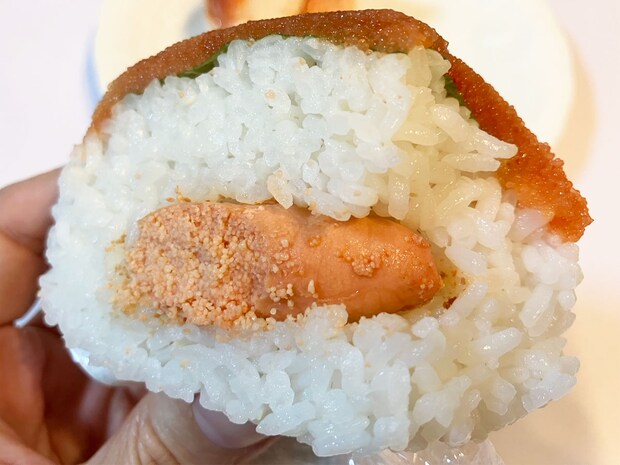 【角上魚類】300円「角上明太子おにぎり」はコスパ最高レベル！　中に隠れたサプライズ具材がうれしい！の画像6