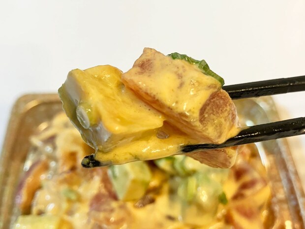 【角上魚類】新作「ハワイアンポキ」400円が本格的！　まぐろ＆アボカドに“ちょい辛ソース”がたっぷりの画像6