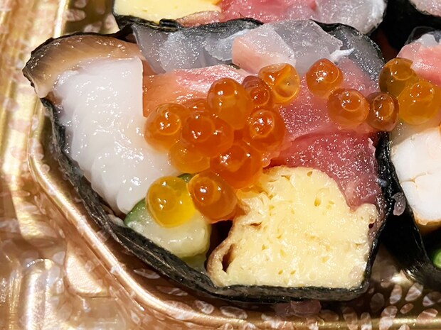 【角上魚類】新商品「海鮮豊漁巻き」580円は「米がない」！　具材8種類で満足感がハンパない！の画像7