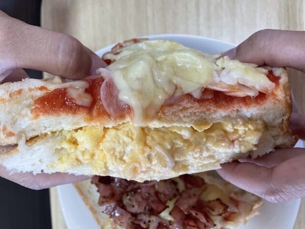 「完全にコメダ珈琲のヤツ！」【たっぷりたまごのピザトースト】レシピ作ったら、もはや本家と「なにが違う？」の画像10