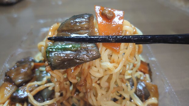 埼玉ローカルの激安スーパー【マルサン】桶川店、322円弁当・惣菜11品を実食！　おすすめベスト3は？の画像17