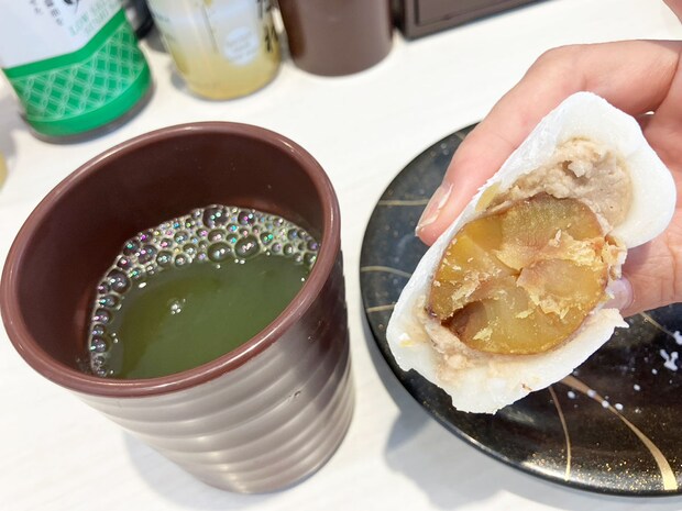 「ほぼ栗」でびっくり！【魚べい】300円スイーツ大福は「おいしすぎて感動！」栗丸ごとでデパ地下の味わいの画像12
