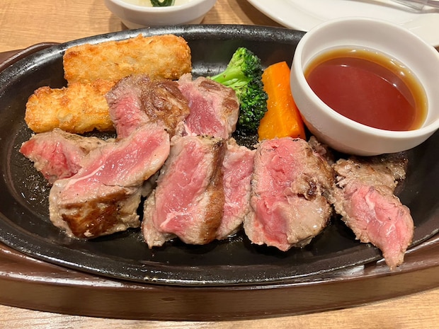 「さすが希少肉！」【ガスト】数量限定1099円「赤身ステーキ」食べたら、味コスパに大満足！肉質がきめ細かい！の画像7