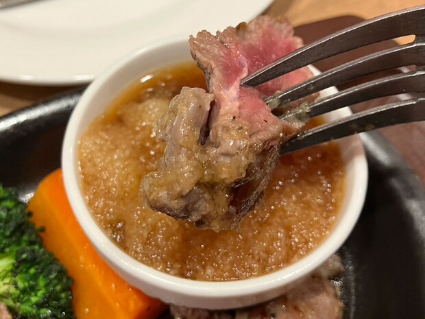 「さすが希少肉！」【ガスト】数量限定1099円「赤身ステーキ」食べたら、味コスパに大満足！肉質がきめ細かい！の画像10