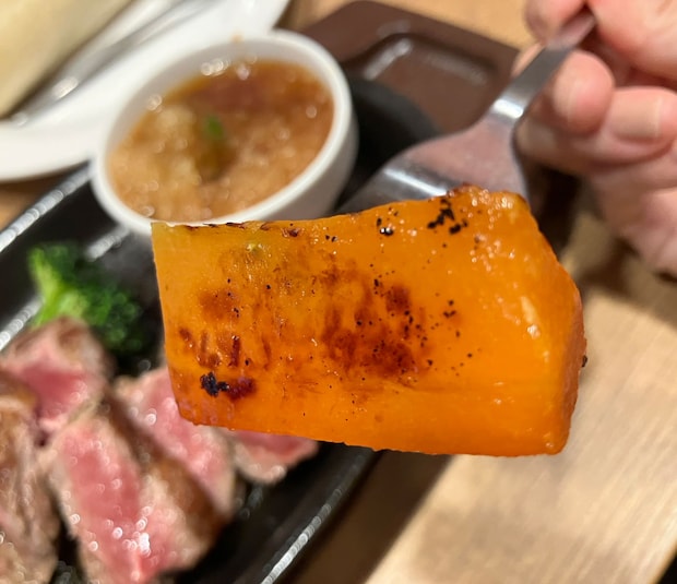 「さすが希少肉！」【ガスト】数量限定1099円「赤身ステーキ」食べたら、味コスパに大満足！肉質がきめ細かい！の画像14