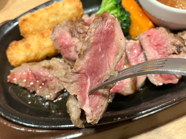 「さすが希少肉！」【ガスト】数量限定1099円「赤身ステーキ」食べたら、味コスパに大満足！肉質がきめ細かい！の画像9