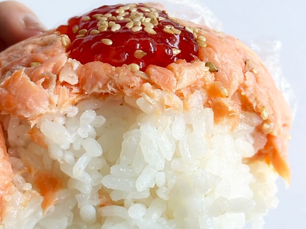 【角上魚類】450円新作おにぎり、「史上最高傑作」！ 銀鮭西京焼＆すじこたっぷりで「まったり濃厚」おいしいがすぎる！の画像11